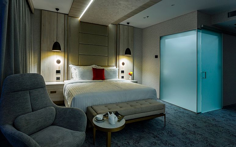 PANORAMA CORNER SUITE WITH BALCONY