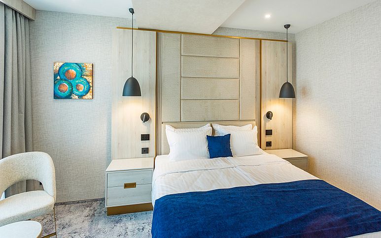PANORAMA CORNER SUITE WITH BALCONY