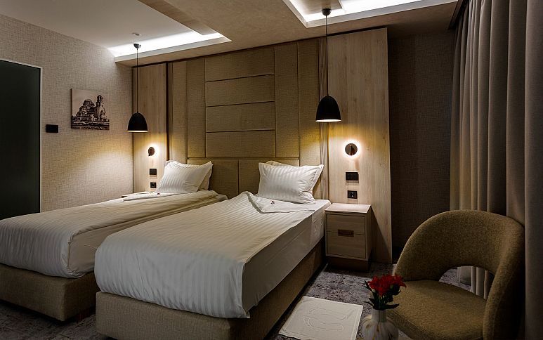 PLAZA COMFORT ROOM KING & TWIN