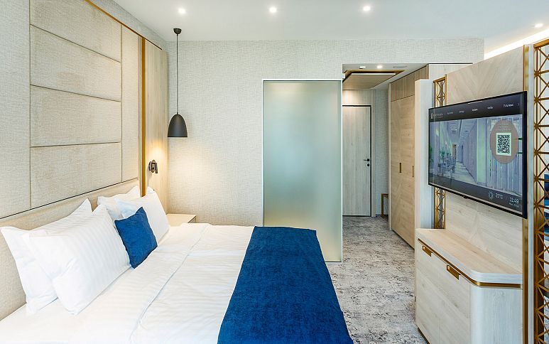 CORNER JUNIOR SUITE WITH BALCONY